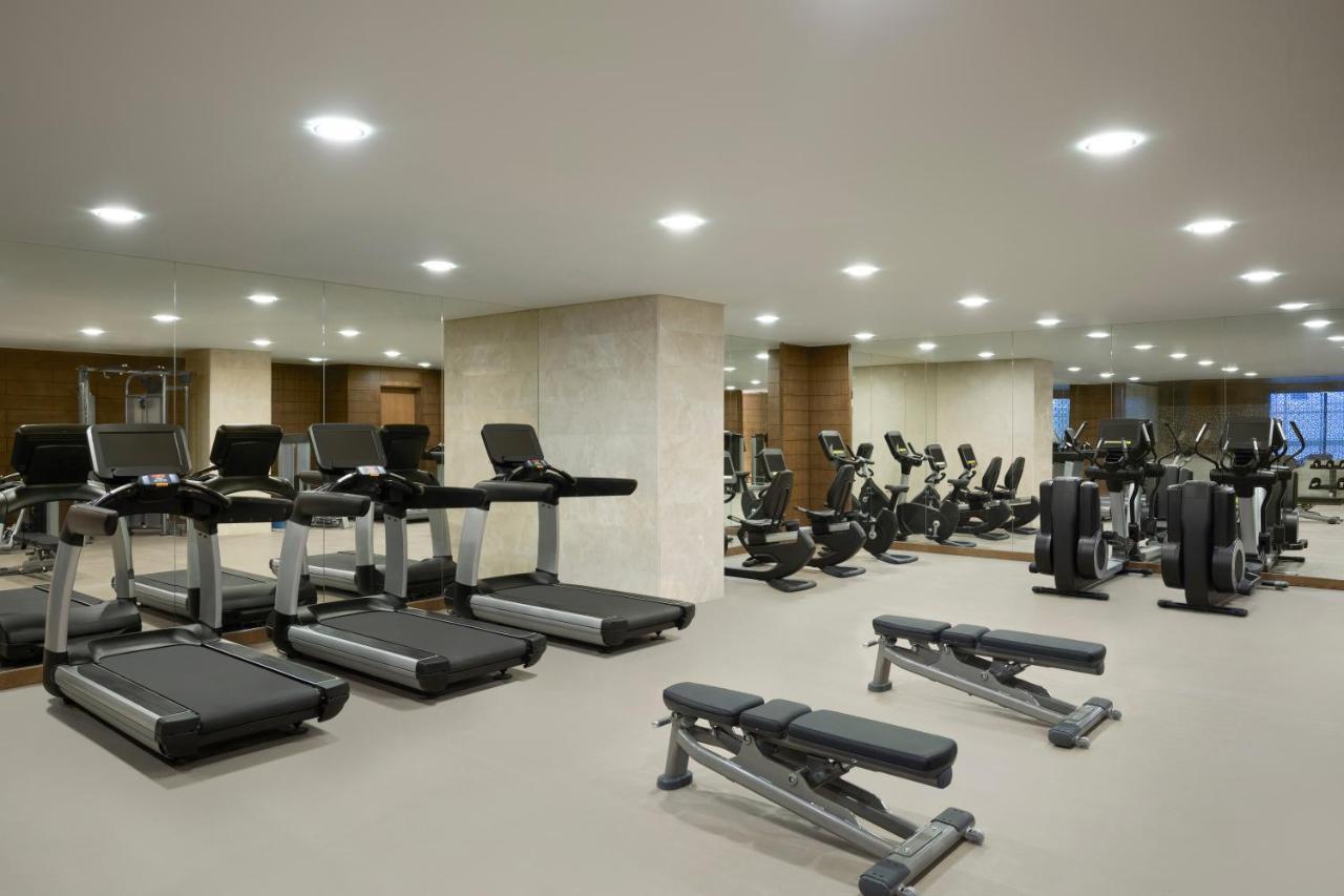 Grand Hyatt Al Khobar Hotel And Residences Kültér fotó The gym at the hotel