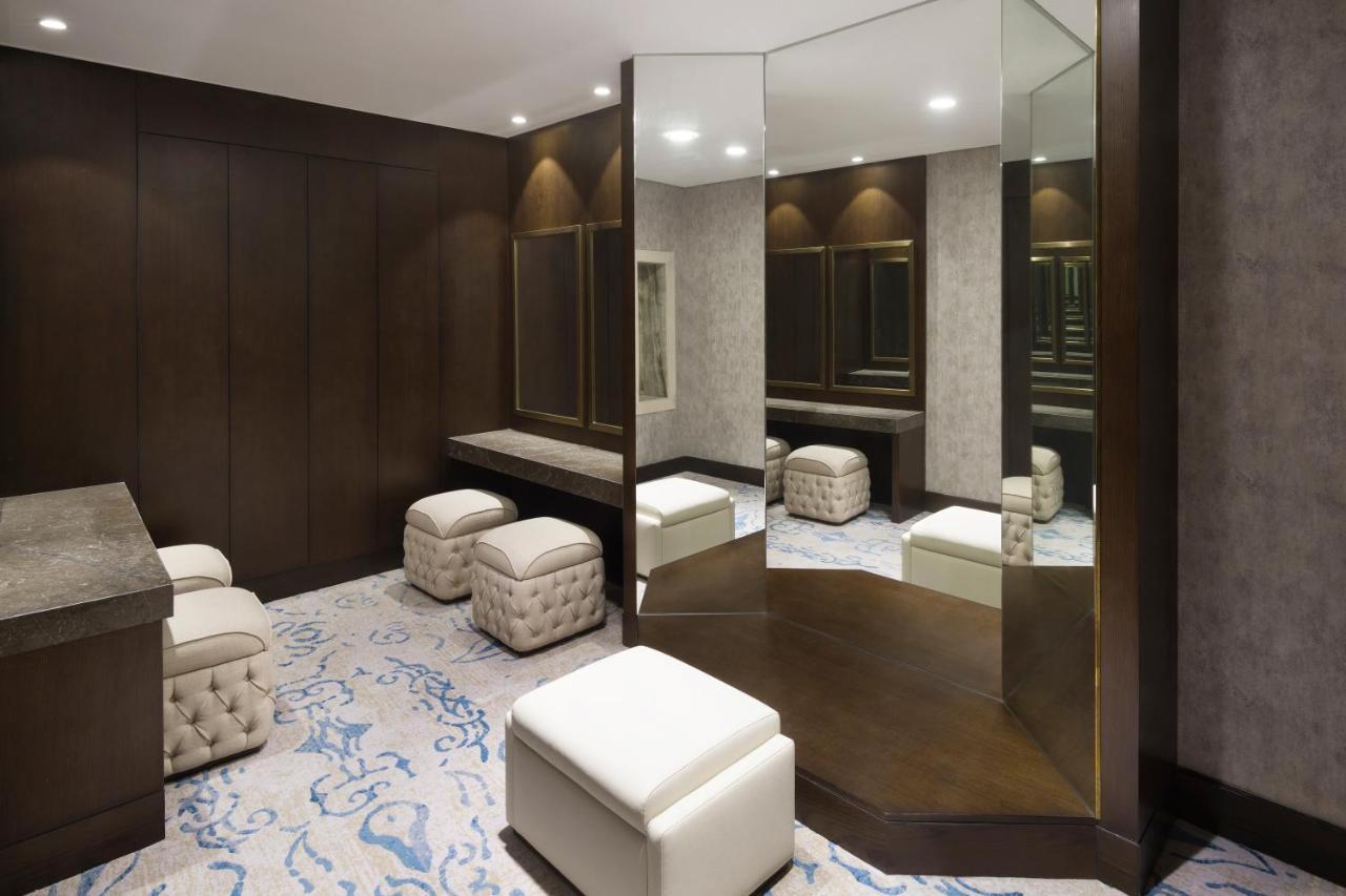 Grand Hyatt Al Khobar Hotel And Residences Kültér fotó The dressing room