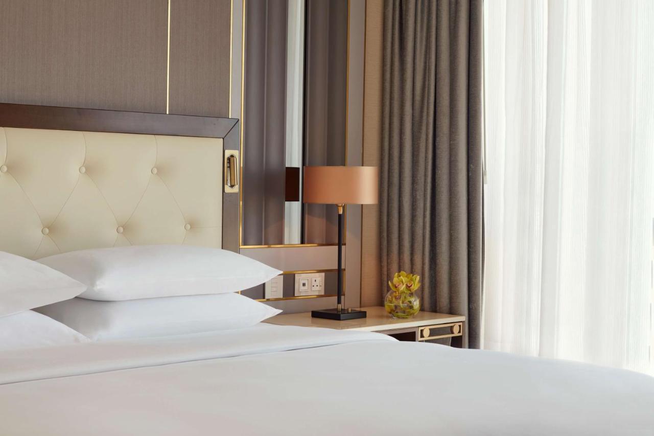 Grand Hyatt Al Khobar Hotel And Residences Kültér fotó A bedroom at the hotel