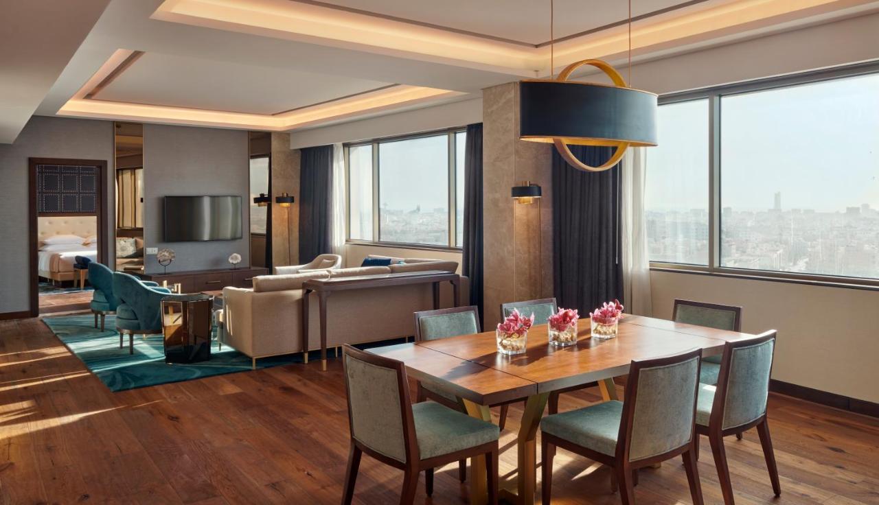 Grand Hyatt Al Khobar Hotel And Residences Kültér fotó A suite at the hotel